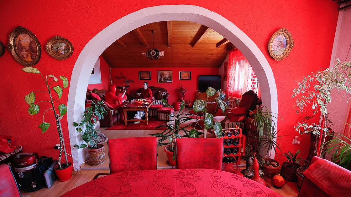 Gelinliğinden mezar taşına Bosna'nın 'kırmızılı kadını'